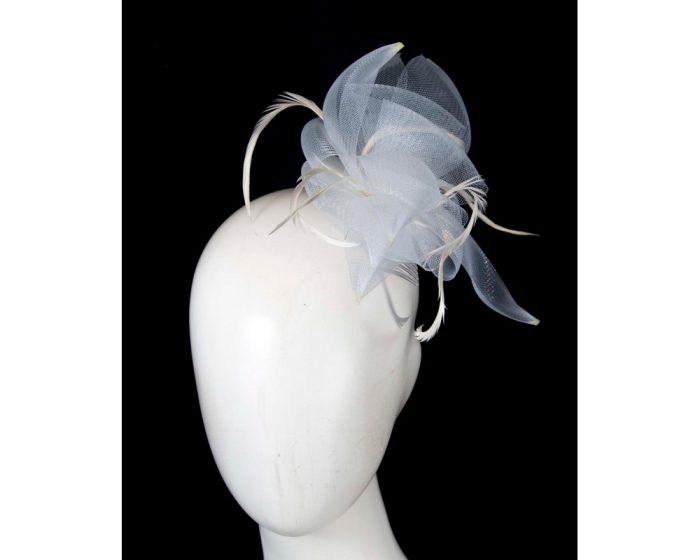 White crinoline comb fascinator